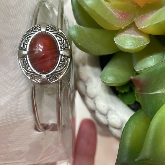 •NWT• RED VELVET BIJOUX // cuff bracelet // red agate stone // peace gemstone - Picture 2 of 10